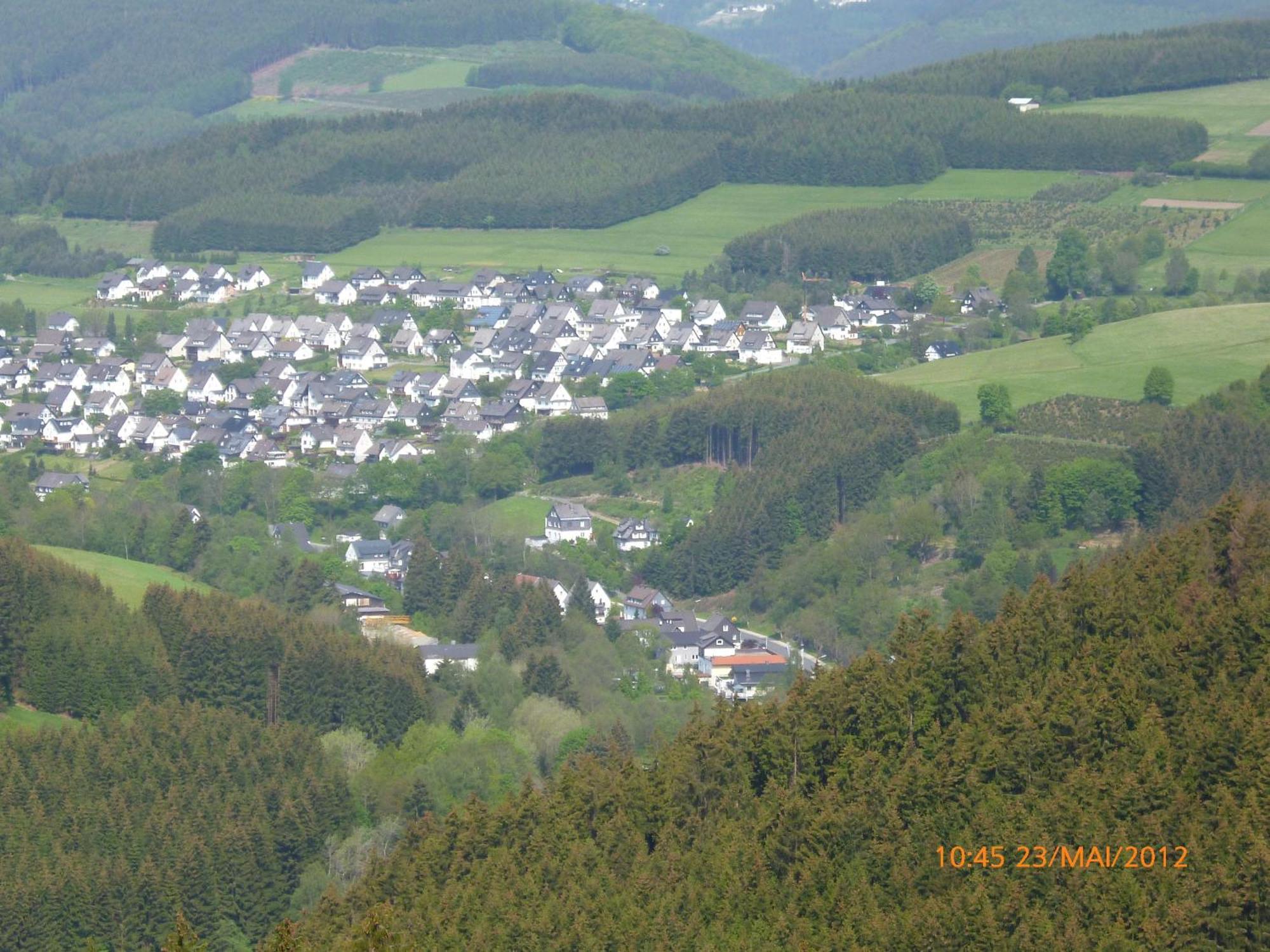 Ferienwohnungen Luge - Winterberg Kamer foto