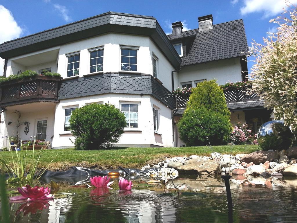 Ferienwohnungen Luge - Winterberg Kamer foto